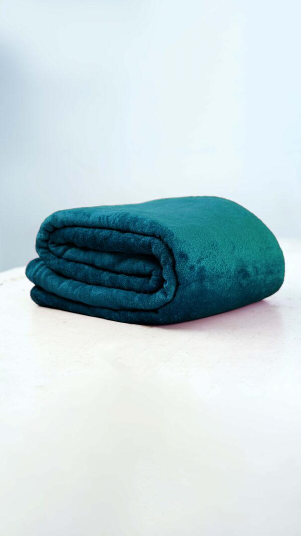 Everyday Use Single Color Blanket – Cozy & Warm – ₹499