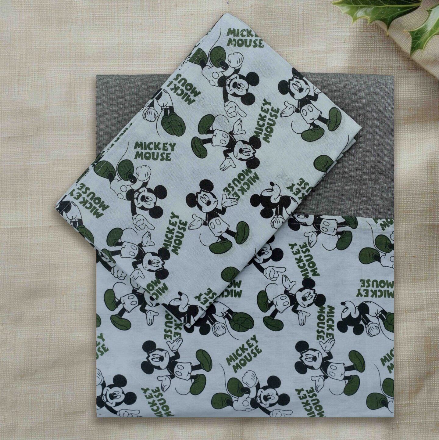 Thick cotton queen size border bedsheet with 2 pillow covers