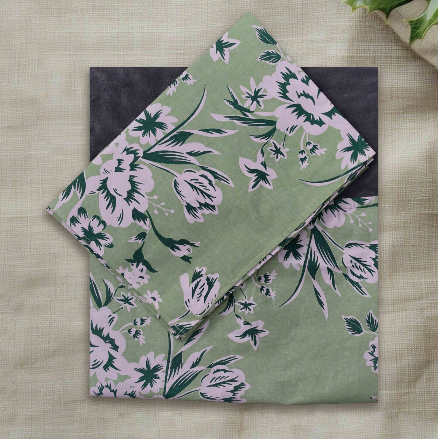 Printed thick cotton queen bedsheet with pillow covers