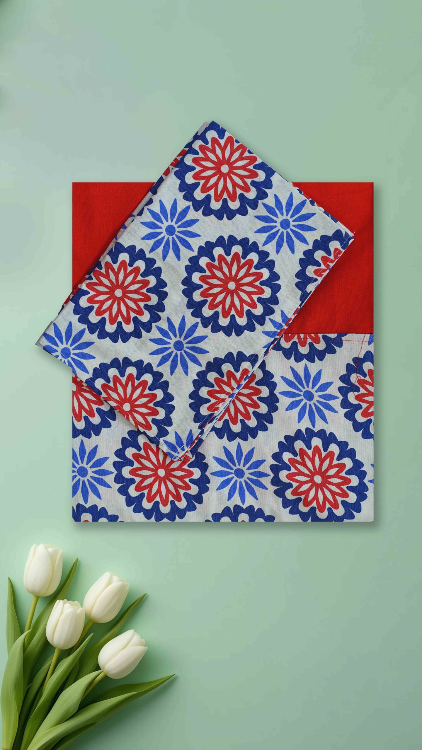 luxury pure cotton queen size border bedsheet with pillow covers